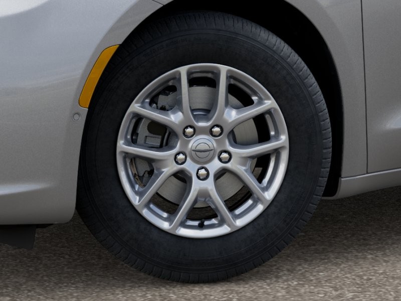 Chrysler Pacifica Vehicle Image 11