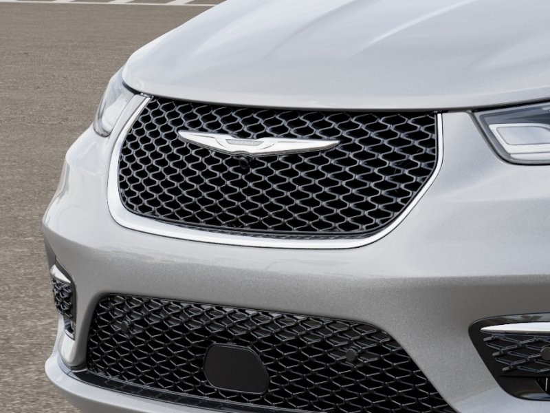 Chrysler Pacifica Vehicle Image 14