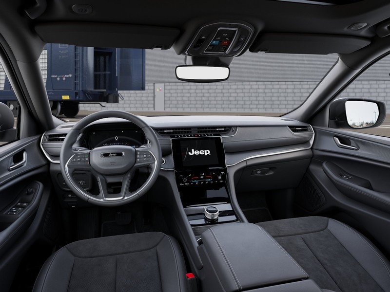 Jeep Grand Cherokee L Vehicle Image 17