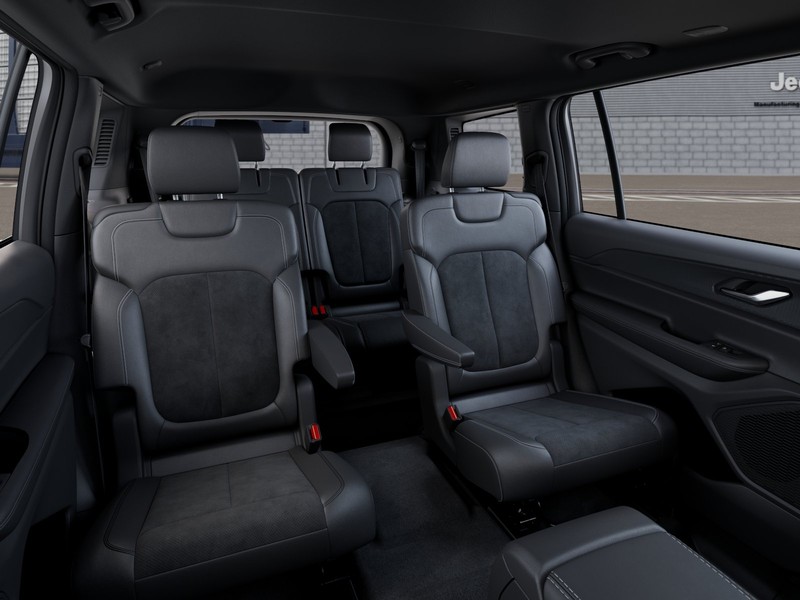 Jeep Grand Cherokee L Vehicle Image 18