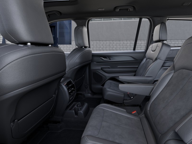 Jeep Grand Cherokee L Vehicle Image 26