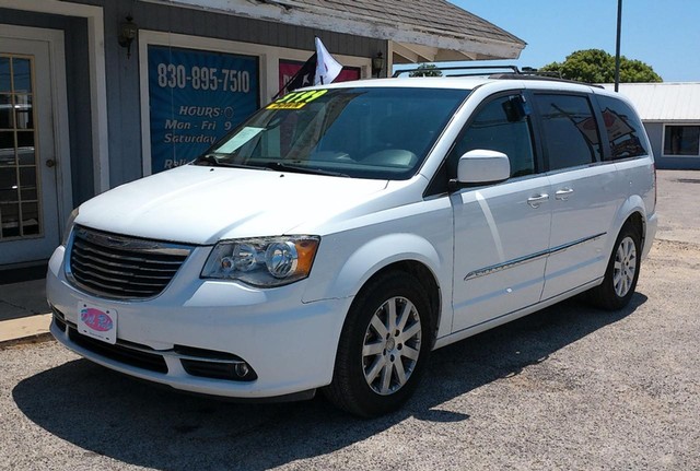 more details - chrysler town & country