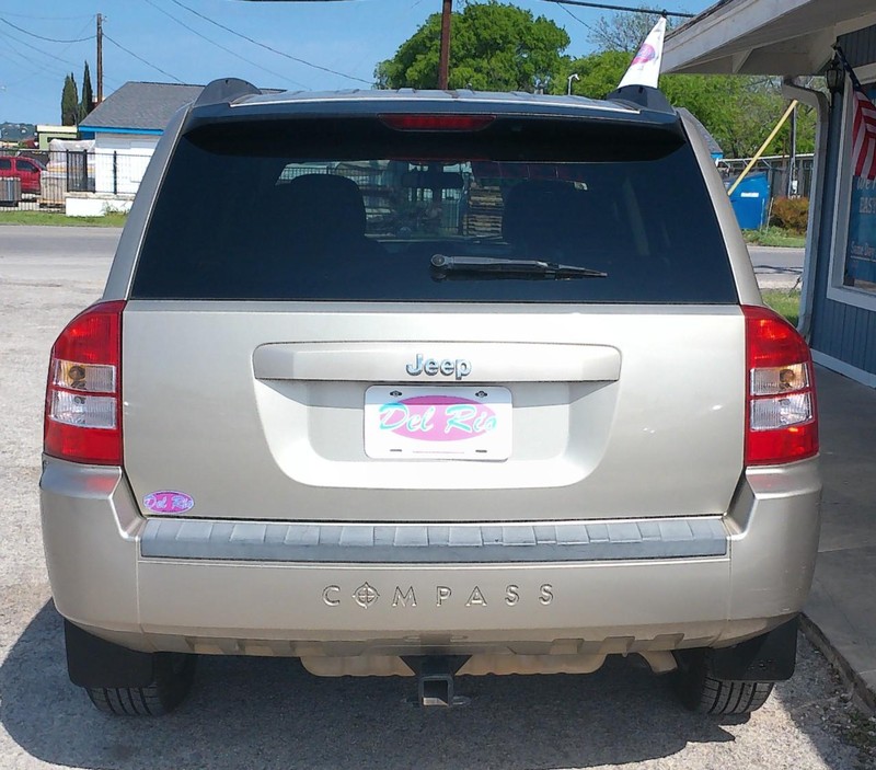 Jeep Compass Vehicle Full-screen Gallery Image 09