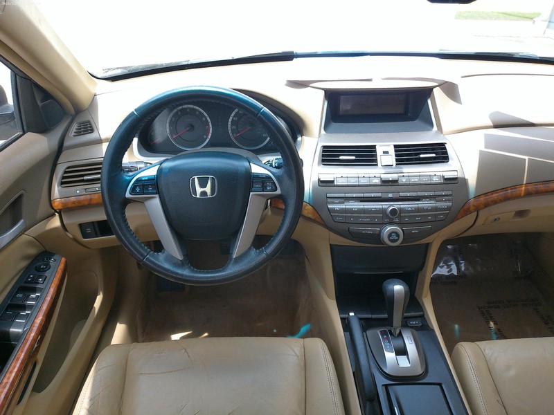 Honda Accord Sedan Vehicle Full-screen Gallery Image 05