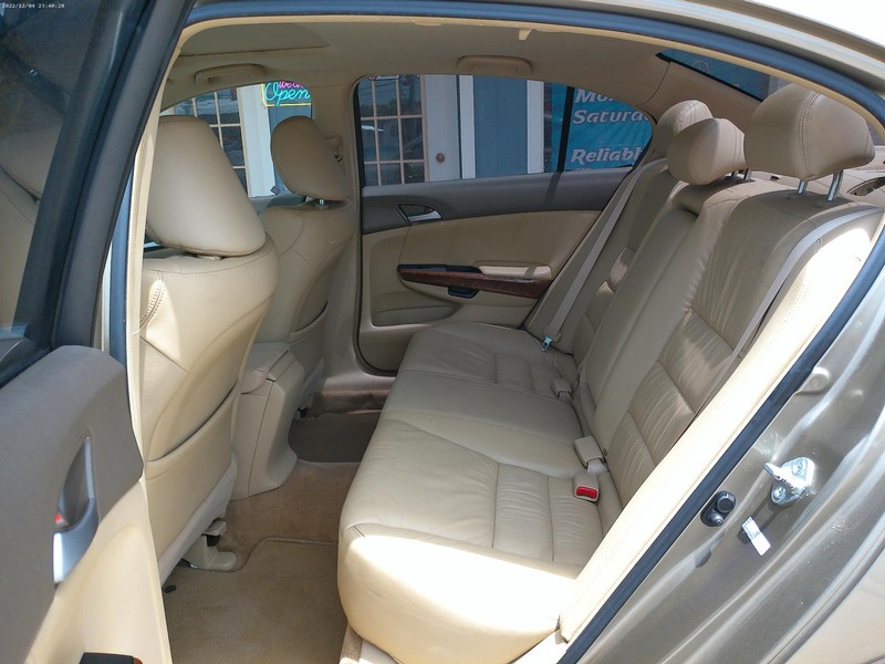 Honda Accord Sedan Vehicle Full-screen Gallery Image 06