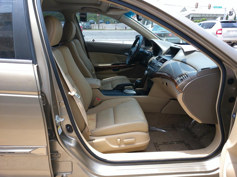 Honda Accord Sedan Vehicle Full-screen Gallery Image 07