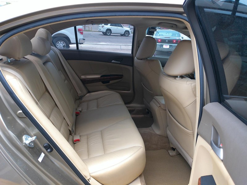 Honda Accord Sedan Vehicle Full-screen Gallery Image 08