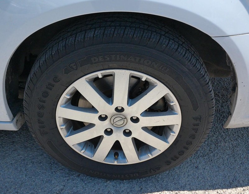 Chrysler Town & Country Vehicle Full-screen Gallery Image 12