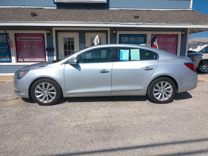 Buick LaCrosse Vehicle Full-screen Gallery Image 01