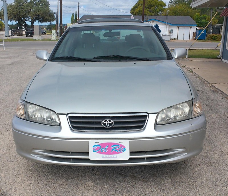Toyota Camry Vehicle Full-screen Gallery Image 02