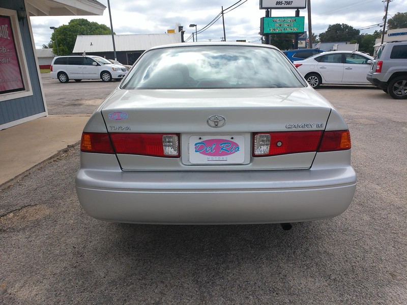 Toyota Camry Vehicle Full-screen Gallery Image 03