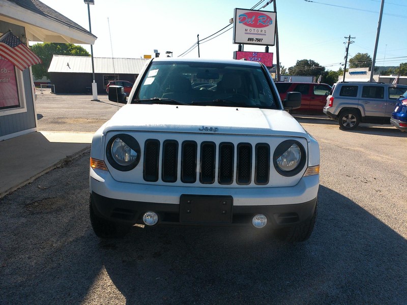 Jeep Patriot Vehicle Full-screen Gallery Image 03