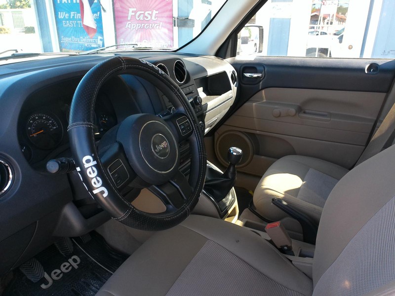 Jeep Patriot Vehicle Full-screen Gallery Image 04