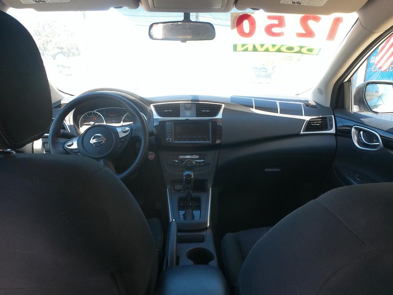 Nissan Sentra Vehicle Full-screen Gallery Image 05