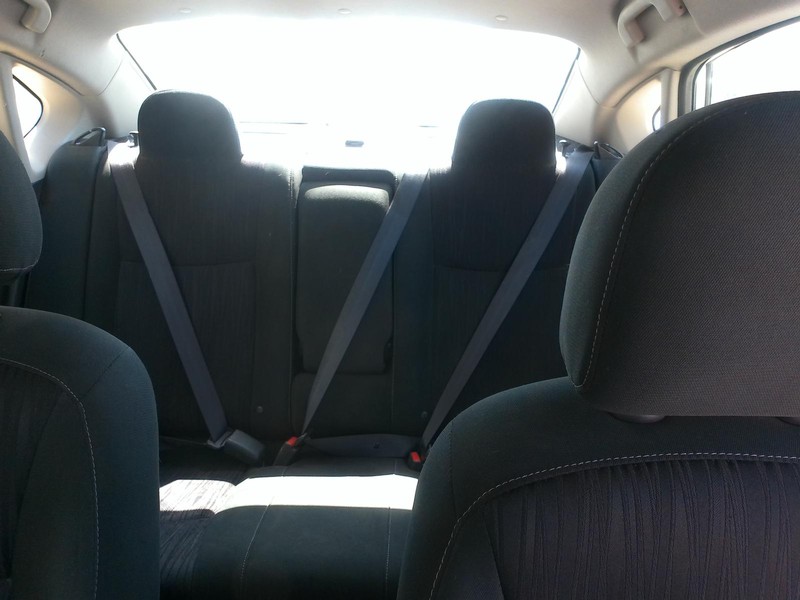 Nissan Sentra Vehicle Full-screen Gallery Image 06