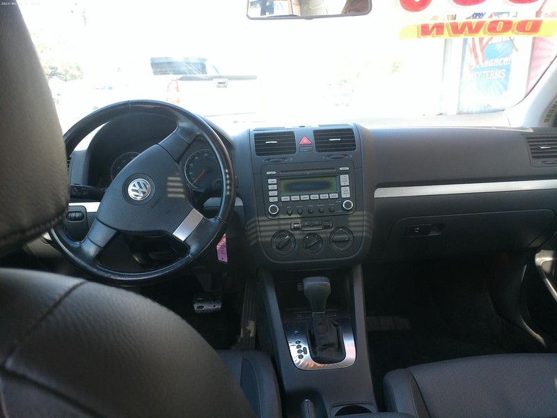 Volkswagen Jetta Sedan Vehicle Full-screen Gallery Image 03