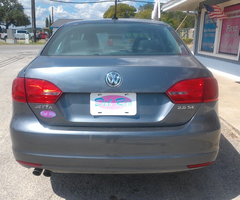 Volkswagen Jetta Sedan Vehicle Full-screen Gallery Image 03