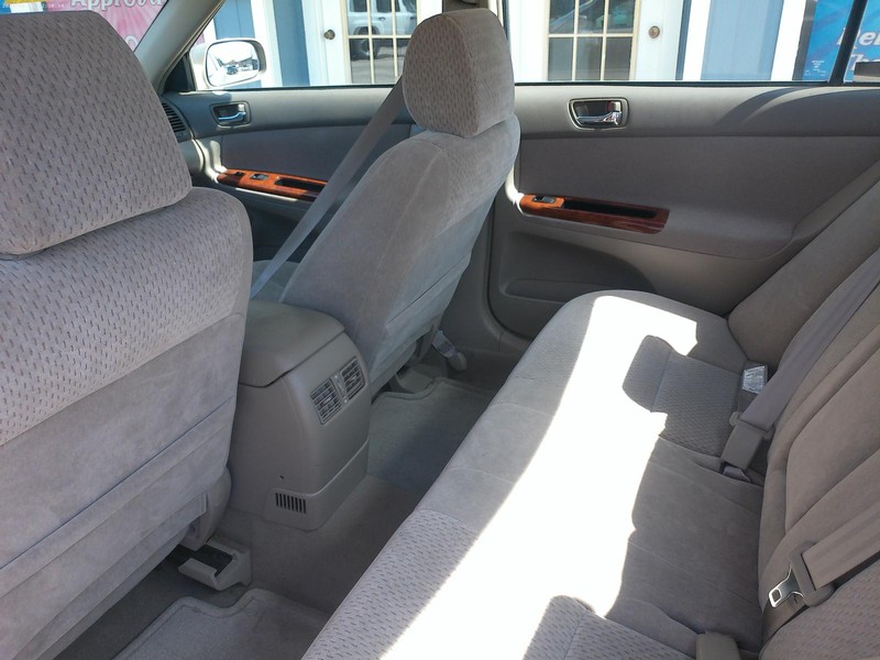 Toyota Camry Vehicle Full-screen Gallery Image 04