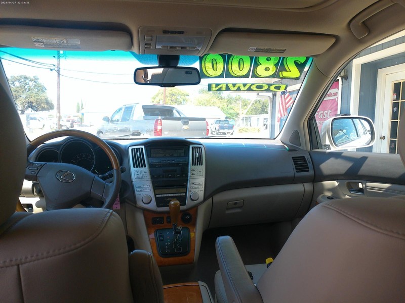 Lexus RX 350 Vehicle Full-screen Gallery Image 04