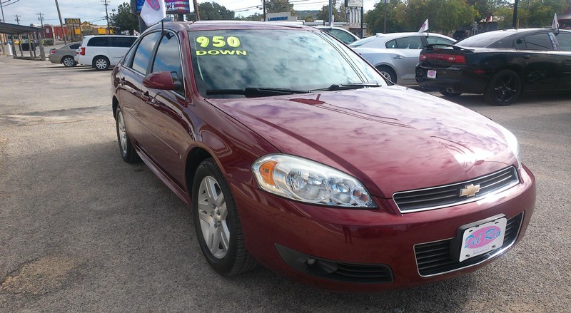 Chevrolet Impala Vehicle Full-screen Gallery Image 02