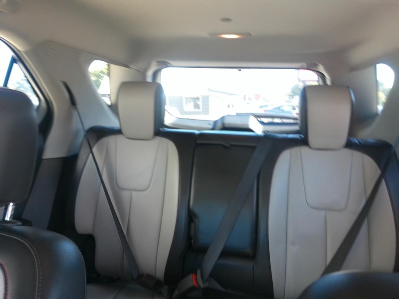 Chevrolet Equinox Vehicle Full-screen Gallery Image 06