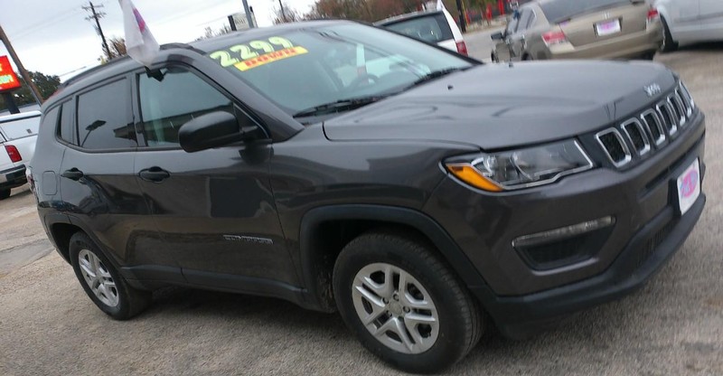 Jeep Compass Vehicle Full-screen Gallery Image 03