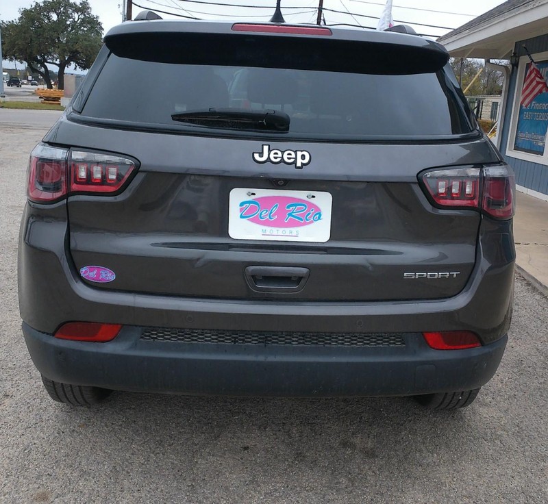 Jeep Compass Vehicle Full-screen Gallery Image 04