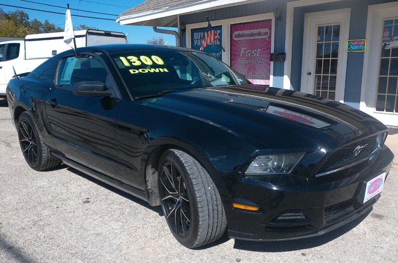 Ford Mustang Vehicle Full-screen Gallery Image 02