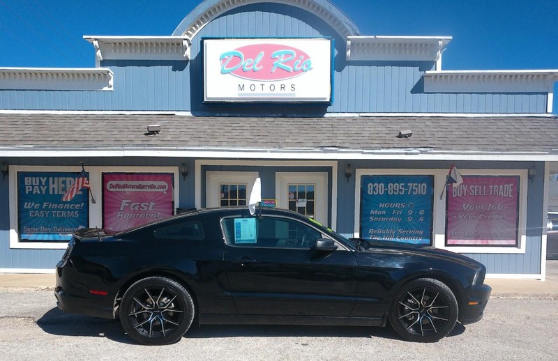 Ford Mustang Vehicle Full-screen Gallery Image 03