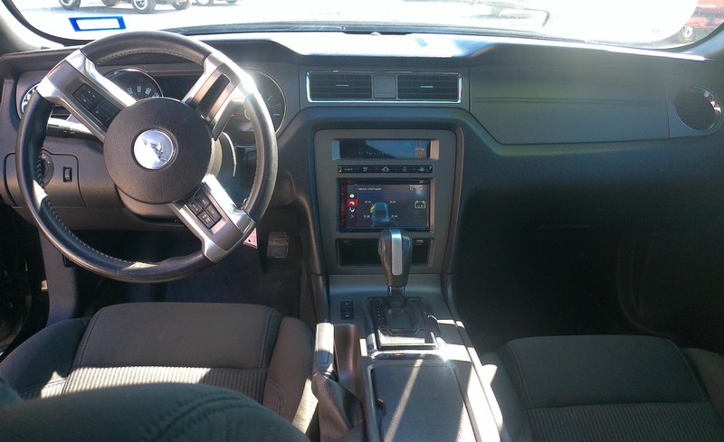 Ford Mustang Vehicle Full-screen Gallery Image 05