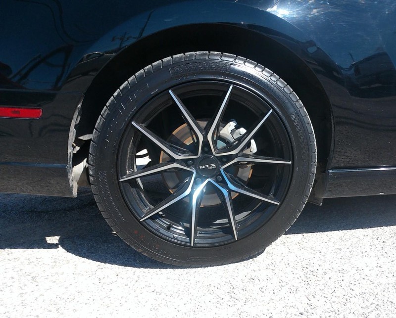 Ford Mustang Vehicle Full-screen Gallery Image 07