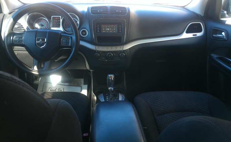 Dodge Journey Vehicle Full-screen Gallery Image 05