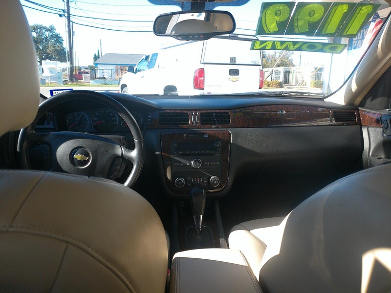 Chevrolet Impala Vehicle Full-screen Gallery Image 06