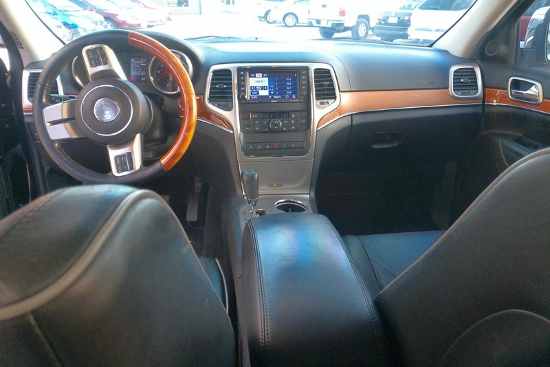 Jeep Grand Cherokee Vehicle Full-screen Gallery Image 06