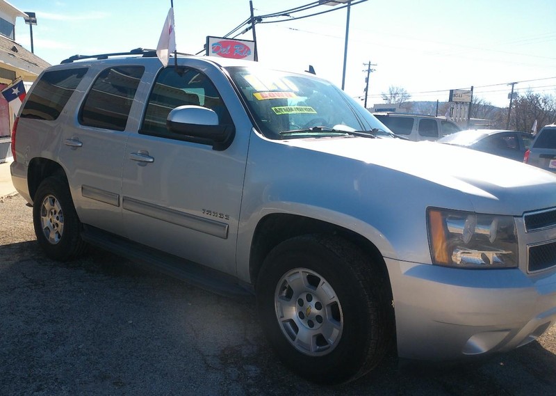 Chevrolet Tahoe Vehicle Full-screen Gallery Image 02