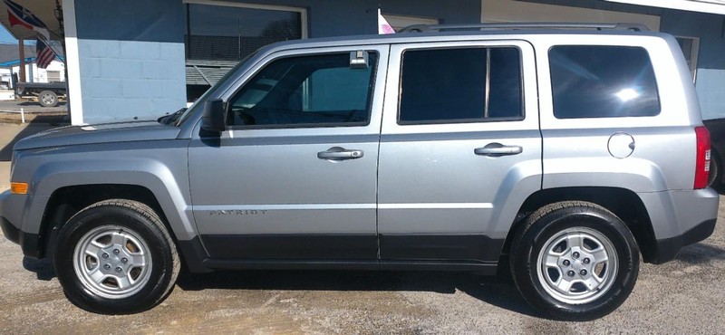 Jeep Patriot Vehicle Full-screen Gallery Image 01