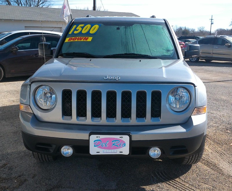 Jeep Patriot Vehicle Full-screen Gallery Image 02