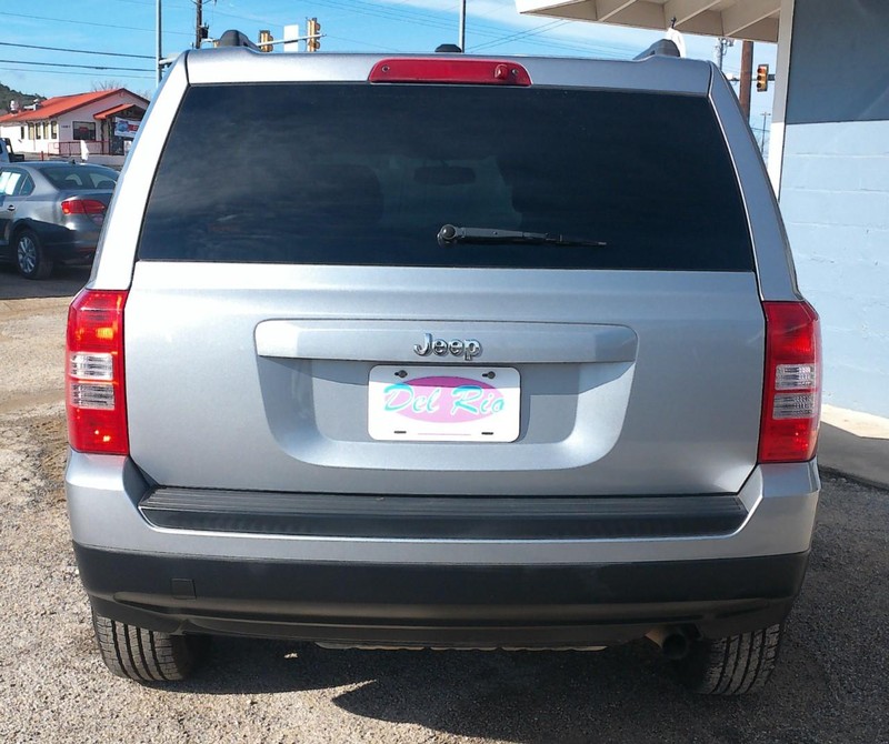 Jeep Patriot Vehicle Full-screen Gallery Image 03