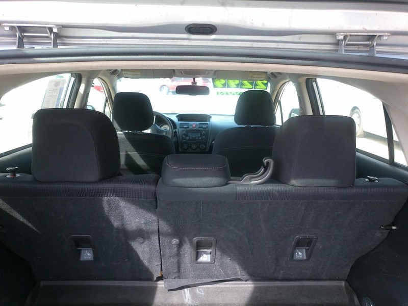 Subaru Impreza Wagon Vehicle Full-screen Gallery Image 05