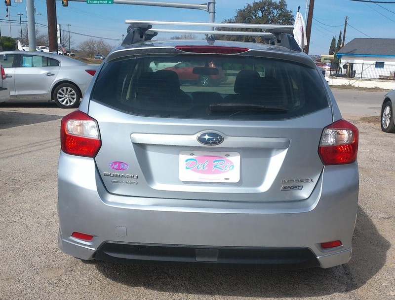 Subaru Impreza Wagon Vehicle Full-screen Gallery Image 06