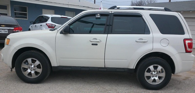 Ford Escape Vehicle Full-screen Gallery Image 03