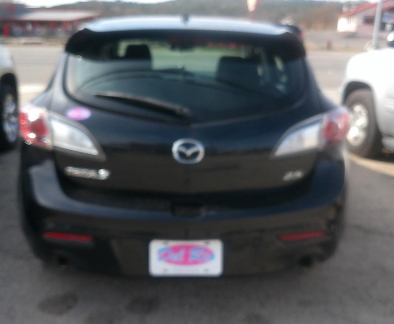 Mazda MAZDA3 Vehicle Full-screen Gallery Image 07