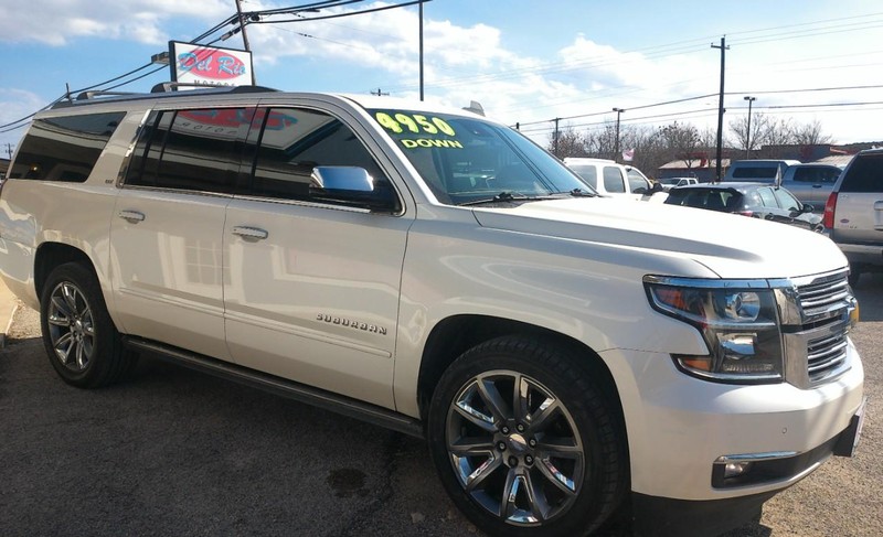 Chevrolet Suburban Vehicle Full-screen Gallery Image 01