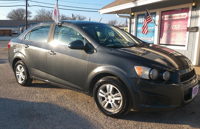 Chevrolet Sonic Vehicle Full-screen Gallery Image 02