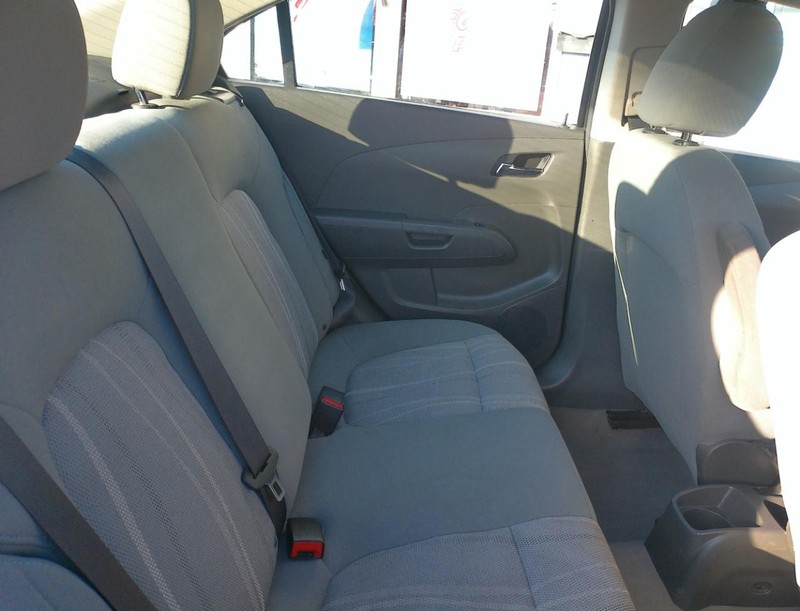 Chevrolet Sonic Vehicle Full-screen Gallery Image 05