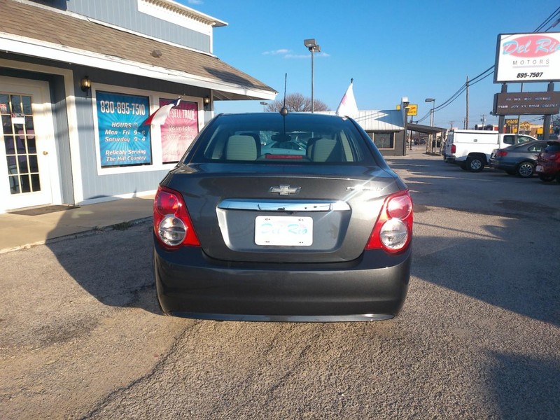 Chevrolet Sonic Vehicle Full-screen Gallery Image 06