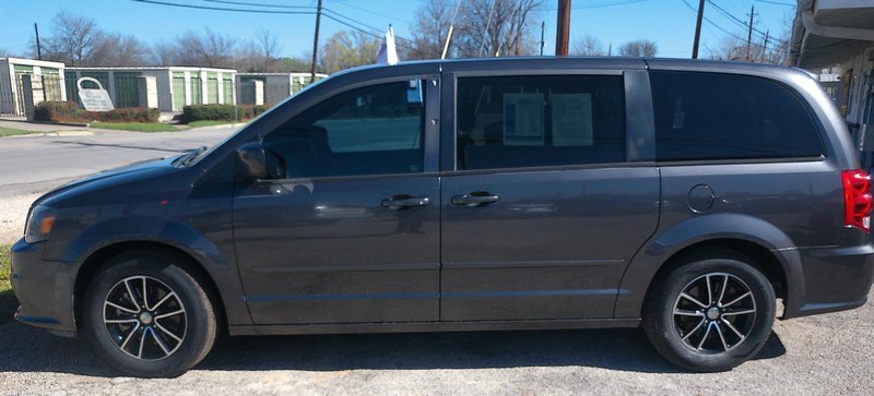 Dodge Grand Caravan Vehicle Full-screen Gallery Image 02