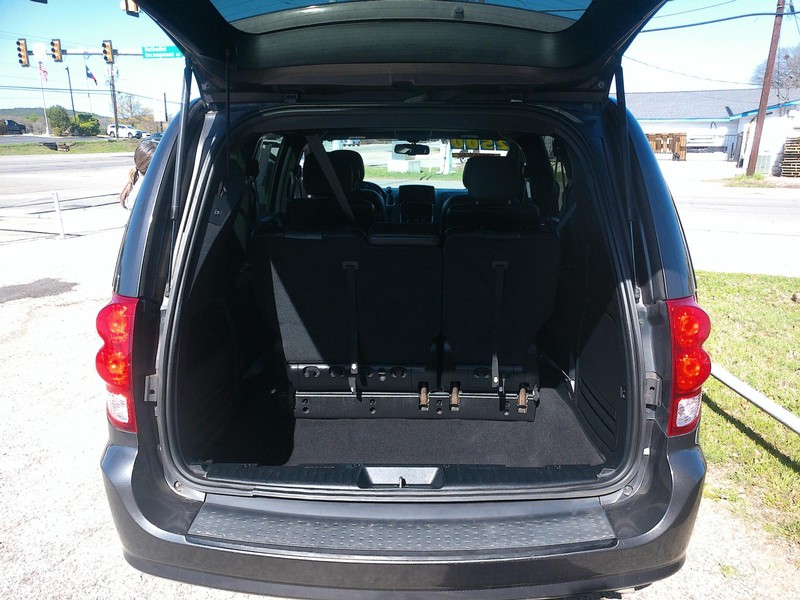 Dodge Grand Caravan Vehicle Full-screen Gallery Image 05