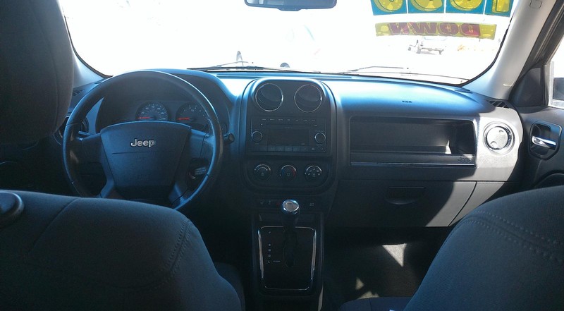 Jeep Patriot Vehicle Full-screen Gallery Image 03