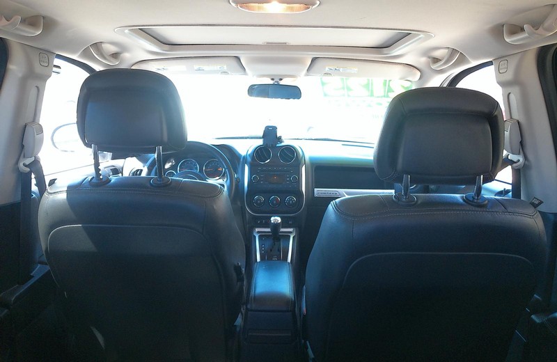 Jeep Compass Vehicle Full-screen Gallery Image 03